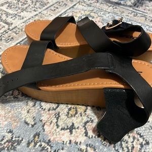 Black platform sandal